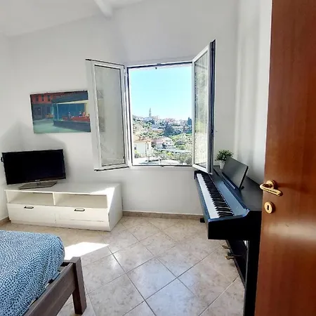 Rebecca Holidays Apartment