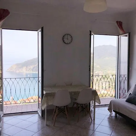 Rebecca Holidays * Moneglia